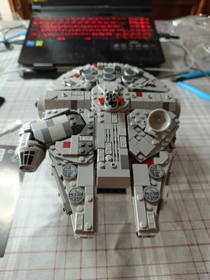 LEGO Millennium Falcon n° 75375, 921 Pcs