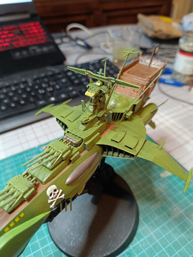 Space Pirate Battleship Arcadia from anime “Space Pirate Captain Harlock” – Hasegawa n°64505 Scale 1:1500